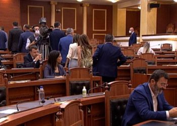 Emrat/ Pas Veliajt një tjetër deputet rezulton pozitiv me Covid-19, dyshohet edhe një ministër