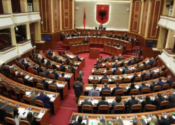 Kuvendi miraton me 99 vota marrëveshjen e 5 qershorit: Kush janë 6 deputetët që votuan kundër