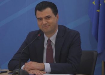 Grimca humoristike  nga Luli Basha: “Unë kryeministër, Rama president”! Po Meta ç’pozicion do ketë?! Ja si përgjigjjet “lideri” që lusin por nuk pranon