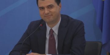 Grimca humoristike  nga Luli Basha: “Unë kryeministër, Rama president”! Po Meta ç’pozicion do ketë?! Ja si përgjigjjet “lideri” që lusin por nuk pranon