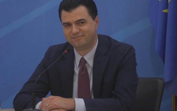 Grimca humoristike  nga Luli Basha: “Unë kryeministër, Rama president”! Po Meta ç’pozicion do ketë?! Ja si përgjigjjet “lideri” që lusin por nuk pranon