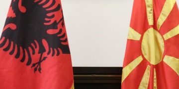 Maqedoni, përplasje për kryeministrin shqiptar: “Faktet e pa dëgjuara” trondisin skenën parazgjedhore