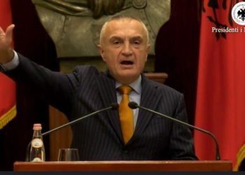 Ilir Meta “tradhton” Berishën dhe kthen sytë nga mazhoranca, tërheq akuzat ndaj Ramës për ndryshimin e kufirit Kosovë-Serbi