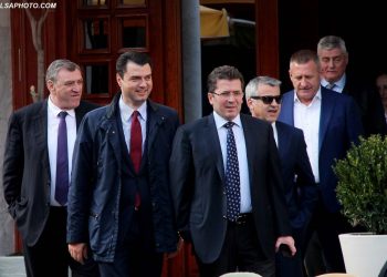 “Qenqafirave” u ngeli varë trasta e “pushtetvjedhjes” kolektive