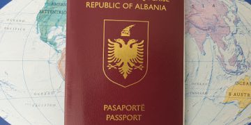 Ligj i ri në Kuvend: Kush janë shqiptarët që përfitojnë pasaportë  “të përjetshme”?!