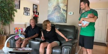 Emocionuese! Gruaja i bëri binjakë por prindërve nuk i tregoi: Ja reagimi i tyre kur mësuan të vërtetën