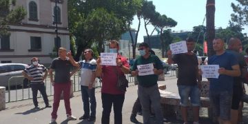 Punonjësit e transportit publik dalin në protestë: Kemi 4 muaj me 400 mijë lekë, rikthimi i pamundur