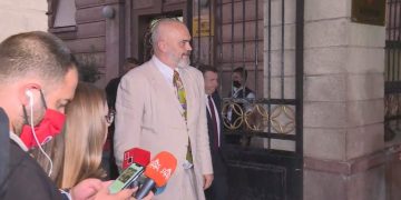 Edi Rama: Shumica e shqiptarëve duan hapjen e listave, por s’mund ta hedh poshtë marrëveshjen me Bashën