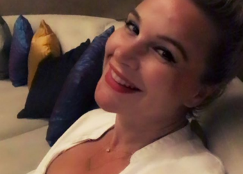 Rudina shfaqet e lumtur pas ikjes nga Shqipëria, Merita Halili e “përqafon fort”