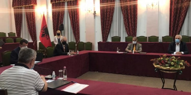 Marrëveshja e 5 qershorit votohet të enjten, mazhoranca nënshkruan  me opozitën parlamentare