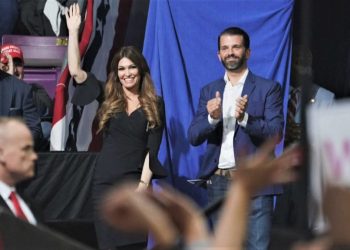 Koronavirusi: Pozitiv e dashura e djalit të Trump dhe një anëtar i stafit elektoral