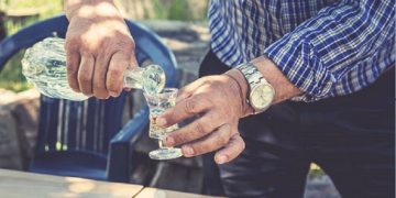 “Me gotë rakie e me barkun te goja ankohen se s’kanë për të ngrënë”, reagon ashpër Pjerin Ndreu