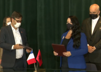 Nënshkruhet marrëveshja për Parkun Fotovoltaik të Karavastasë, Rama: Investimi fillon në shtator, i hapet rrugë kantierit të madh të energjisë diellore