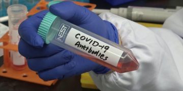 Ethet e shpresës, virologu i Oksfordit: Afër një vaksine, prag-Krishtlindjet sjellin injektimet e para