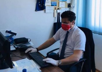 Covid infekton edhe këngëtarin shqiptar që punon në ministri