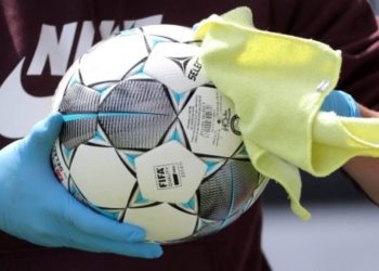 Çmenduri në Spanjë, ndeshje futbolli ndërmjet të “infektuarve dhe të painfektuarve”