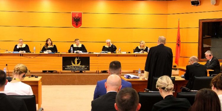 Ryshfet e fshehje pasurie: SHBA-BE “skedojnë” 12 gjyqtarë e prokurorë që duhet të ikin nga drejtësia, nga Besim Hajdarmataj tek Alkelina Gazidedja