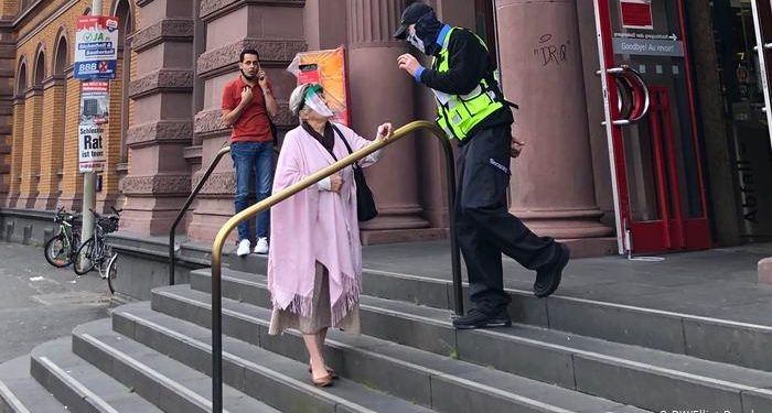 Gjobë 50 euro kush kapet pa maskë! Gjermania vendos masa më të ashpra për të frenuar Covid 19