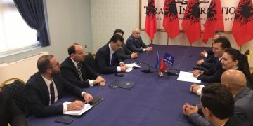 Sekretarja e Mediut Aida Shtino “kërcënon” mjekët në spitalet COVID: Mbajeni mend! Turma e tërbuar nga zemërimi do ju vërsulet