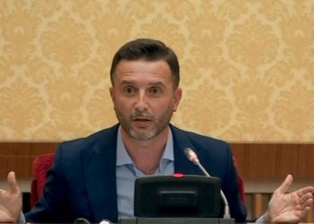 “Është e neveritshme”, Erion Braçe publikon videon nga ajo që po ndodh në jug të vendit: Çfarë t’iu bëjë spitali këtyre?!