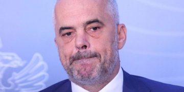 Lajm i hidhur! Kryeministri humb njeriun e shtrenjtë të familjes, Rama fjalë prekëse: Ishe drita dhe guri këndor i shtëpisë…