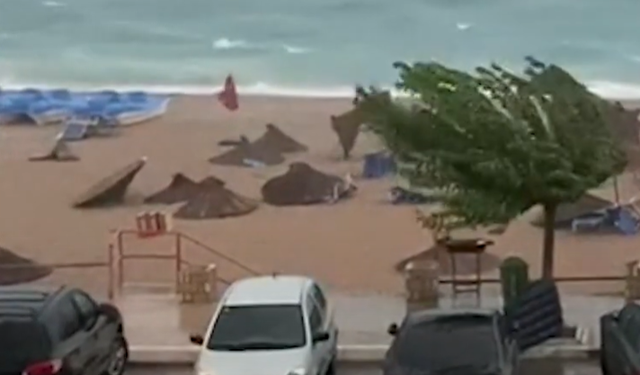 Reshjet e furishme të shiut dhe era e fortë kanë shkaktuar dëme në vend dhe bregdet/ Pamjet