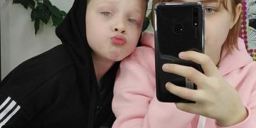 Historia e pabesueshme në Rusi: 13-vjeçarja bëhet me vajzë, babai është i dashuri 10 vjeç