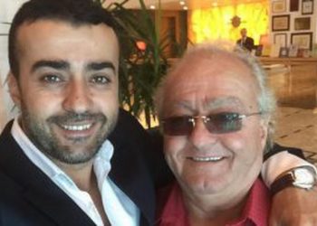 Të dy të buzëqeshur, Gaz Paja publikon foton speciale me të atin nga pushimet në jug: Me babon!