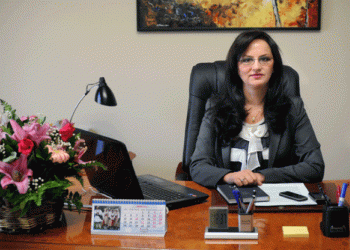 “Në Spitalin Shefqet Ndroqi për 1 muaj në luftë për jetën”/ Reagon drejtoresha e ISHSH, tregon për gjendjen e saj shëndetësore: Kjo ishte shenja që dha alarmin që jeta ime ishte në rrezik