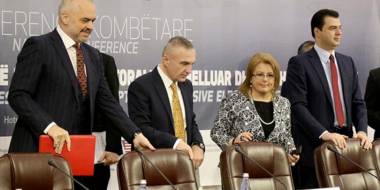 Ndërkombëtarët japin alarmin: Lidhjet me gjyqësorin po shpëtojnë politikanët nga burgu, Rama-Basha promovojnë vetëm besnikët, LSI parti familjare