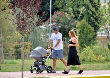 “Është prekur nga Covid-19 edhe bashkëshortja e djali im”, Veliaj tregon problemin që i ka shkaktuar virusi në mushkëri: Ndjehesha sikur më ka shtypur treni!