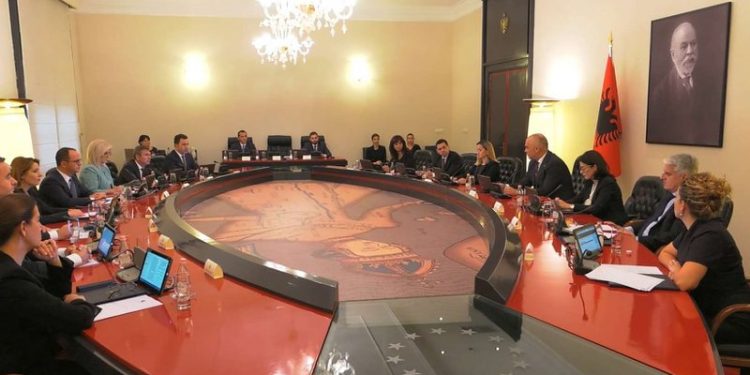 Ja ministrat që pritet të shkarkohen në vjeshtë, Majko e Lleshaj më të rrezikuarit, sondazhet fundosin shumicën e anëtarëve të kabinetit