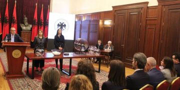 KED e Tushës së Metës pa mandat vë në pikëpyetje negociatat: Politika sfidon SHBA-BE dhe çon Kushtetuesen drejt kalendave greke