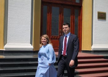 Basha lë në pritje Kryemadhin: Demokratët të lëkundur për të shkuar me listë të përbashkët në zgjedhje, baza kategorike kundër LSI