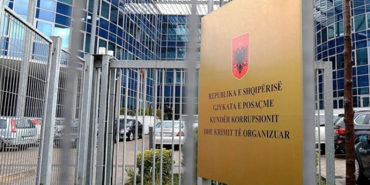A ka politika skenar për të bllokuar luftën antikorrupsion?! Gjykatat e Posaçme rrezikojnë të futen në kaos brenda vitit, mazhoranca refuzon ndryshimin e ligjit