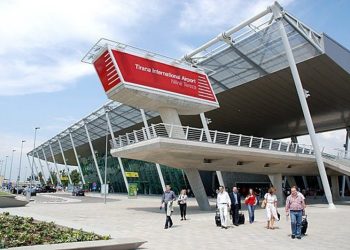 “Hapni kufijtë, izolimi nuk bazohet në shkencë”, linjat dhe aeroportet letër kryeministrave të BE-së