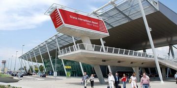 “Hapni kufijtë, izolimi nuk bazohet në shkencë”, linjat dhe aeroportet letër kryeministrave të BE-së