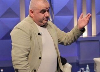 “Hajde duroje tani këtë qoftëlargun”! Hoxha Artan po bënë priftin, duke ngatërruar Ramën me Berishës dhe bënë filozofin e Metës: Ja çfarë mund të ndodhë mes PD-PS gjatë sezonit vjeshtë-dimër!