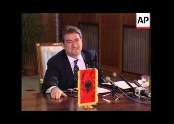 DOKUMENTI/ Berisha si hajdut ordiner: Boshatisi Presidencën kur iku, më 1997: Mori në shtëpi qilimin e ardhur peshqesh nga mbreti saudit deri dhe kolltukun e tij presidencial!