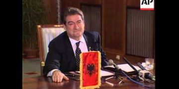 DOKUMENTI/ Berisha si hajdut ordiner: Boshatisi Presidencën kur iku, më 1997: Mori në shtëpi qilimin e ardhur peshqesh nga mbreti saudit deri dhe kolltukun e tij presidencial!