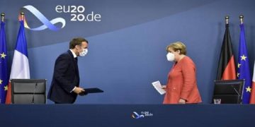 Francezët në Champions, Macron ‘ngacmon’ Angela Merkel