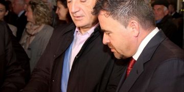 Ylli Ndroqi është më pak fajtor se secili prej shokëve të tij politikanë, në këtë histori