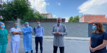 Rama: Kemi bërë rezervim për vaksinën anti-COVID! Do të rrisim pagat për mjekët dhe infermierët