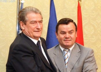 Nikoll Le(h)si  si antarë mjeranëve pushtetëhumbur sulmon sivëllezërit për Blushin: Rrëzoni Ramën jo shkrimtarin e madhe Ben