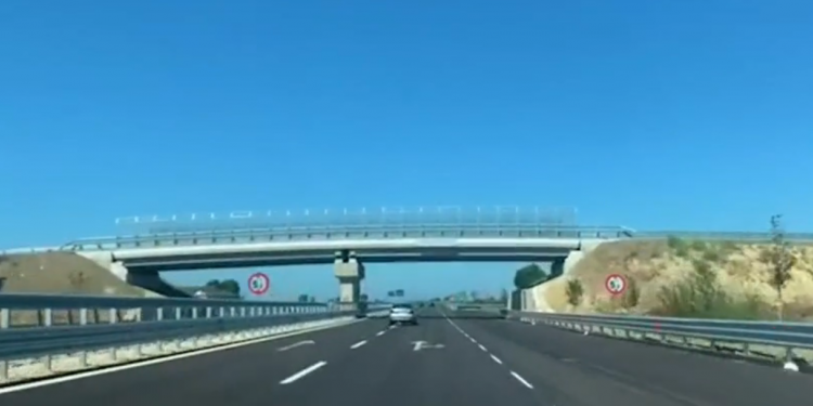 Të mendosh që numëroheshin si të bëra rrugët e lëna rrugëve! Rama nxjerr videon nga Bypassi i Fierit: Po kaq cilësore dhe europiane do të jetë dhe ai i Vlorës apo Milot- Rrogozhinë!