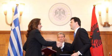 Debati për kufijtë detarë me Shqipërinë, mediat greke zbulojnë detajet: Qeveria e Mitsotakis synon nënshkrimin sa më parë  edhe me Shqipërinë