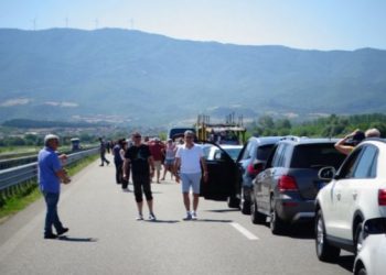 Covid-19, radhë kilometrike edhe në kufirin Greqi-Bullgari