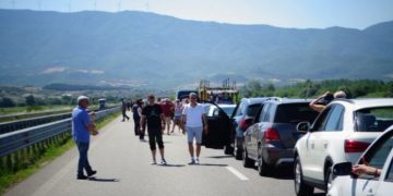 Covid-19, radhë kilometrike edhe në kufirin Greqi-Bullgari