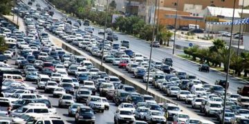 Kaos mes turistëve britanikë në kufi, në përpjekje për t’u kthyer në shtëpi