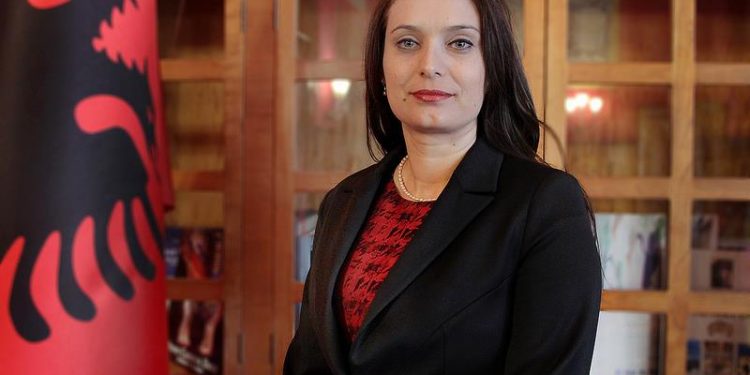 Maks Haxhia e çifti “Hiçka” marrin 5 milionë eurot e para nga 11 milon për godinën “Poli Drejtësisë”, të ngritur mbi truall të v.jedhur